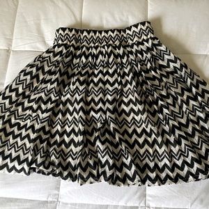 PLEATED BLACK & BEIGE SKIRT